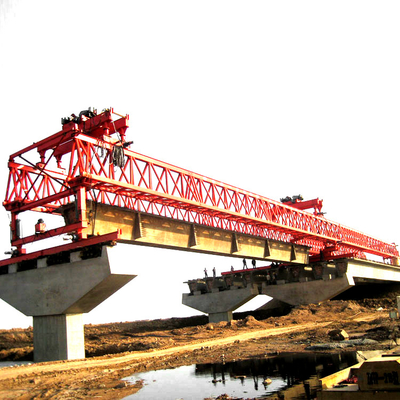 Beton Köprü Kiriş Fırlatıcı Vinç Montaj Makinesi Kiriş Segmenti Kaldırıcı 500kn