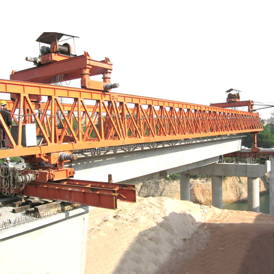 Beton Köprü Kiriş Fırlatıcı Vinç Montaj Makinesi Kiriş Segmenti Kaldırıcı 500kn